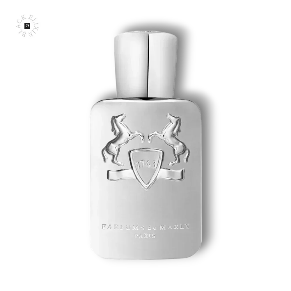 Silberne Parfumflasche mit Pferde-Relief, luxuriöses Herrenparfum, schwarzer Hintergrund