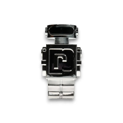 Silberner Flakon in Roboterform, Herrenduft, modernes Parfum Design auf weißem Hintergrund