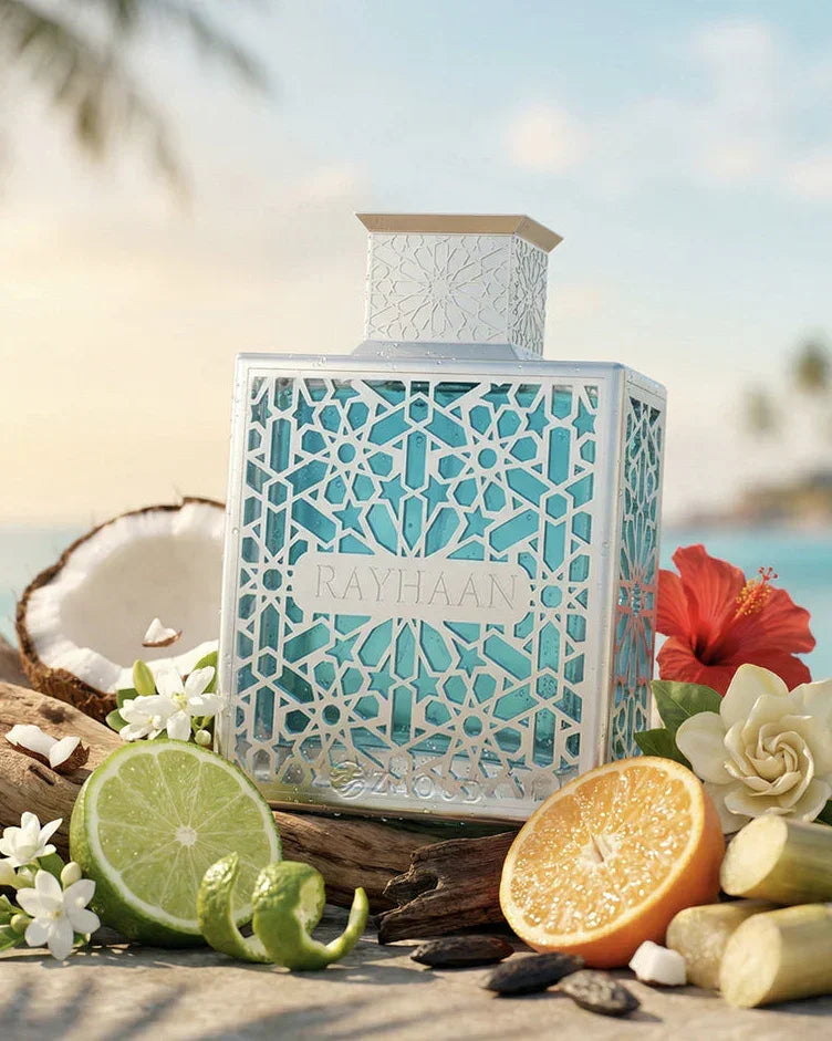 Luxus Parfum Rayhaan mit arabischem Muster, umgeben von Zitrone, Kokosnuss und tropischen Blüten am Strand