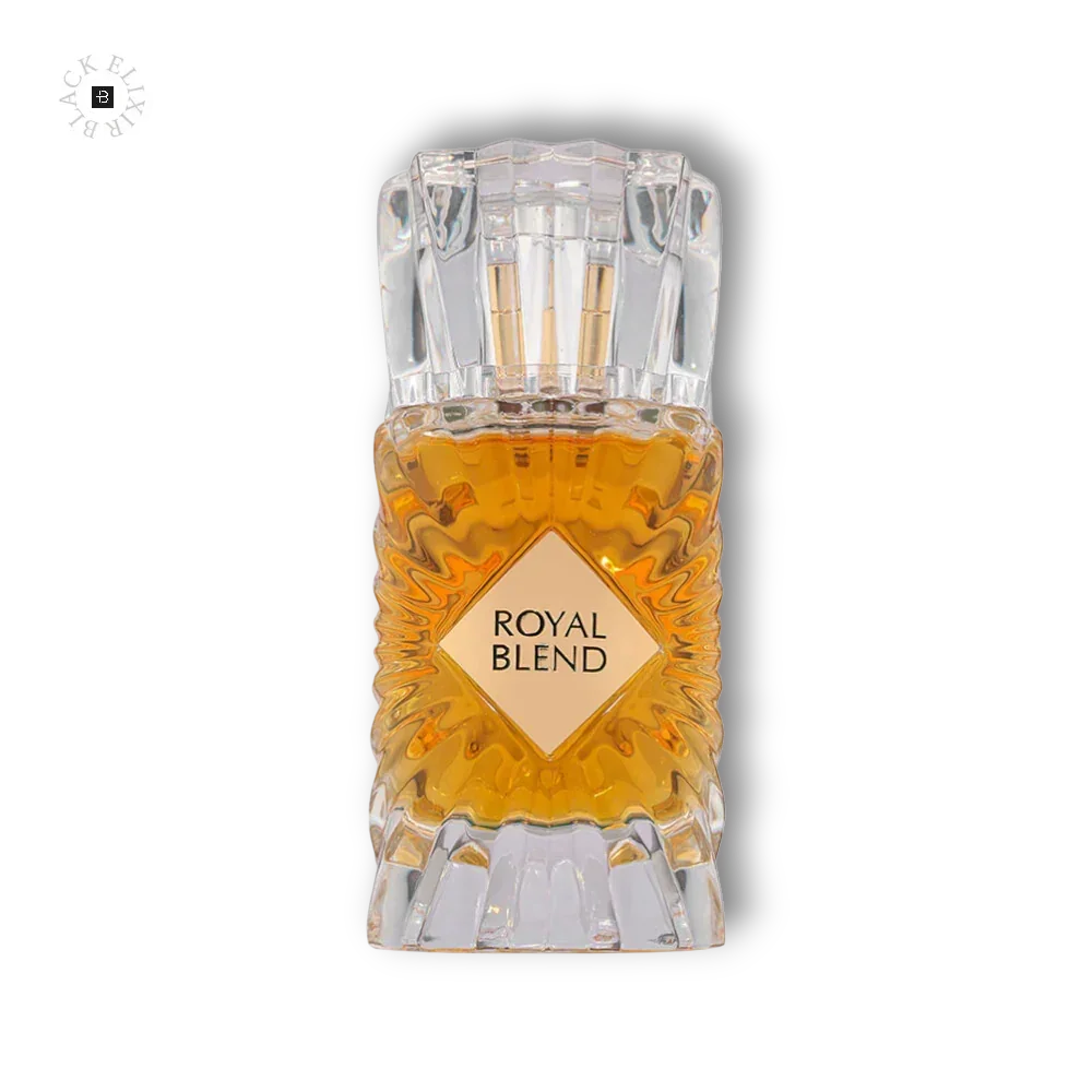 Luxus Eau de Parfum Flakon mit goldener Flüssigkeit und Label Royal Blend vor schwarzem Hintergrund