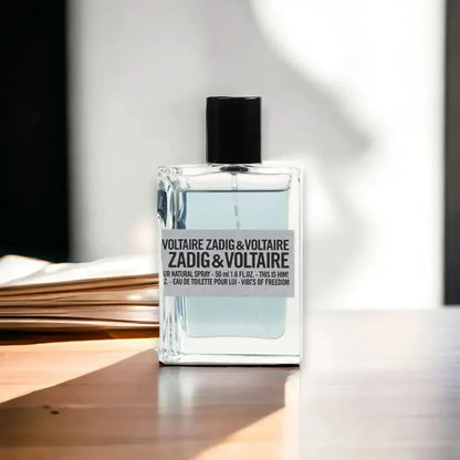 Herrenduft Eau de Toilette Zadig & Voltaire This Is Him Vibes of Freedom Flakon, sonnig