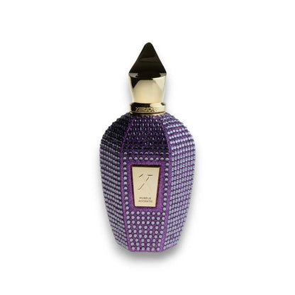 Luxus Parfumflakon in Lila mit goldener Kappe und Etikett, violette Kristallverzierung