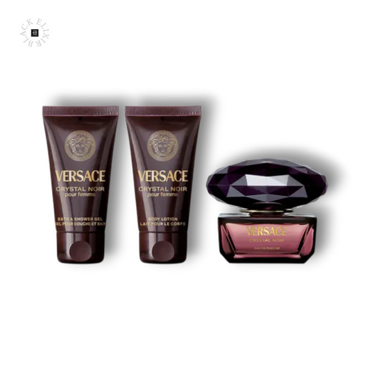Versace Crystal Noir Set mit Eau de Parfum, Bodylotion und Duschgel auf schwarzem Hintergrund