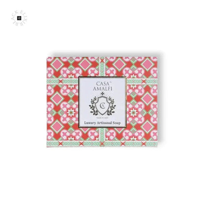 Luxus Seife in bunter Geschenkverpackung mit floralen Mustern, Produktfoto auf Weiß