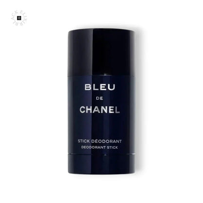 Dunkelblauer Bleu de Chanel Deodorant Stick auf weißem Hintergrund, luxuriöses Herrendüftprodukt